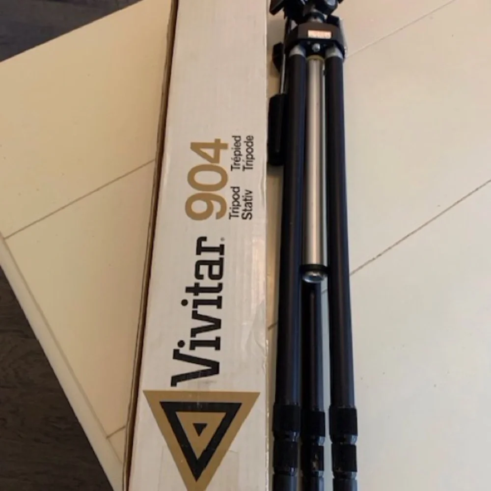Vivitar 904 Tripod Box - White and Gold Logo